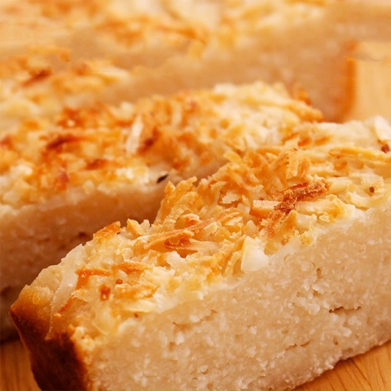 Bánh dừa non nướng vàng giòn hấp dẫn, đặc sản nổi bật của Bến Tre