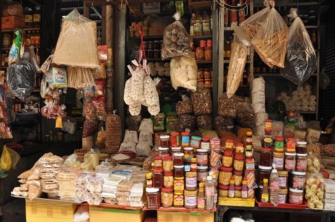 Bánh tráng dừa nướng hiện nay rất dễ tìm mua ở các chợ