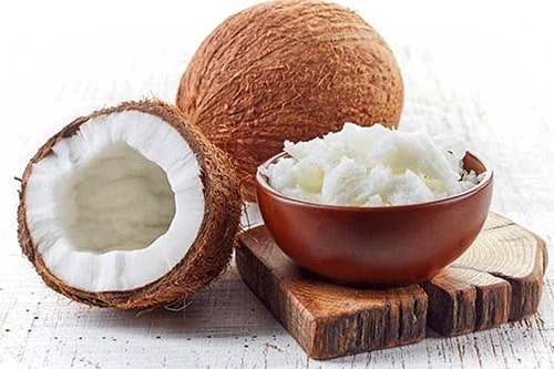 Chuẩn bị dừa nạo sẵn - linh hồn món bánh dừa nướng